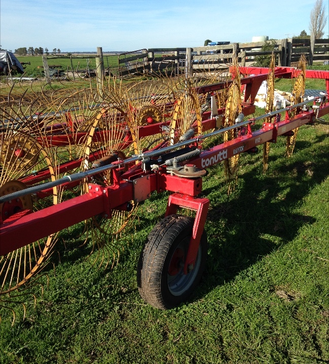 12 Wheel VRake. Machinery & Equipment Hay and Silage